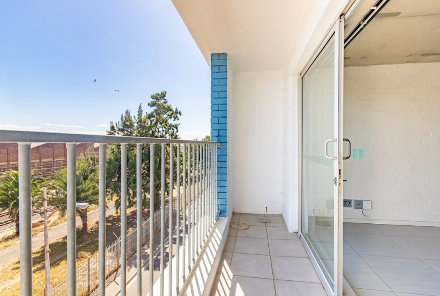 1 Bedroom Property for Sale in Woodstock Western Cape